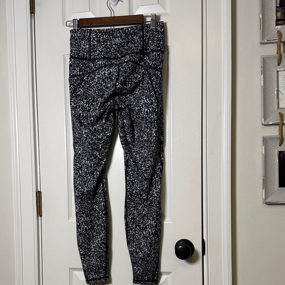 Athleta Rainier Tight Fleece Lined Leggings Zip Pockets Black Print Size S - Picture 6 of 10